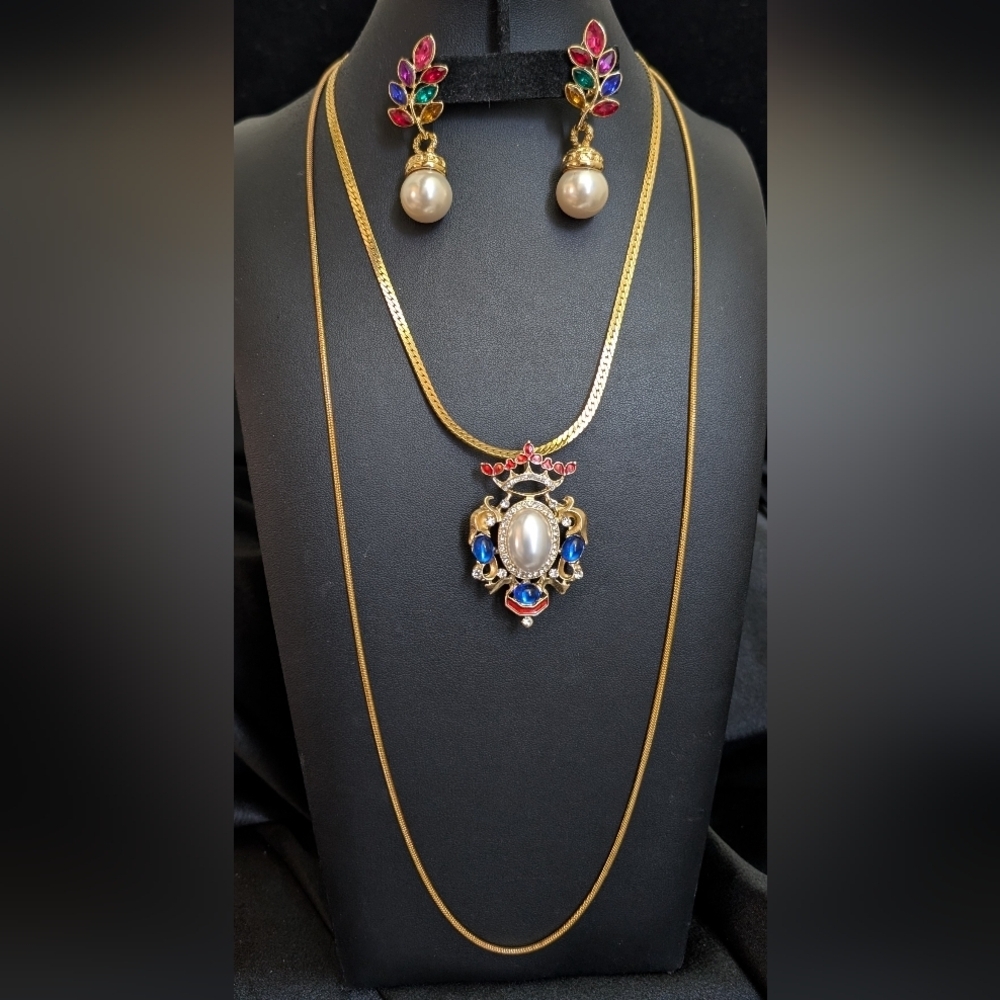 3 Pcs Set Pendant/Brooch Necklace, Rollo Chain & Vintage Clip On Earrings.